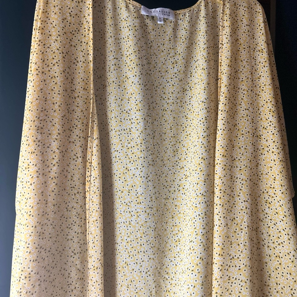 Yellow Floral Blouse nwot